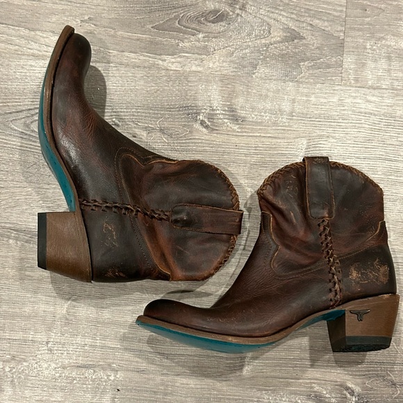 EUC 
Lane Plain Jane Booties Round Toe 
Women’s 11 - Picture 2 of 5